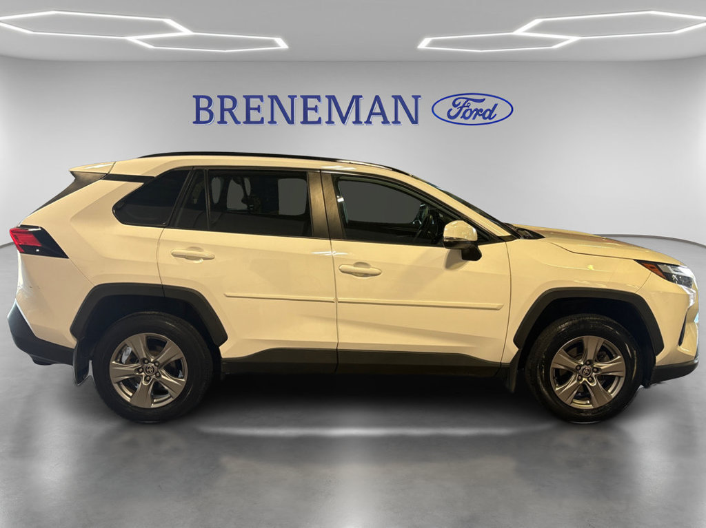 Used 2022 Toyota RAV4 XLE AWD/4WD image 5