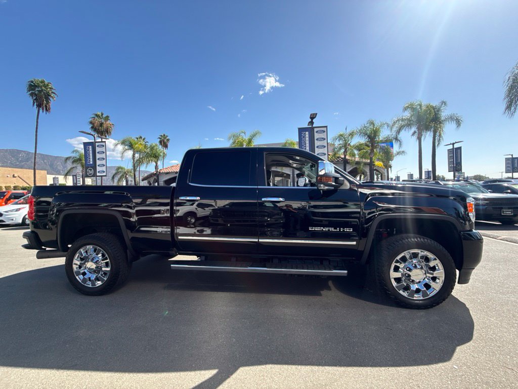 Used 2018 GMC Sierra 2500 Denali w/ Duramax Plus Package AWD/4WD image 14