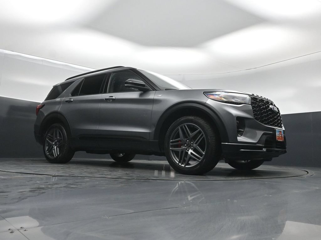 Certified 2025 Ford Explorer ST-Line w/ ST-Line Street Pack AWD/4WD image 4