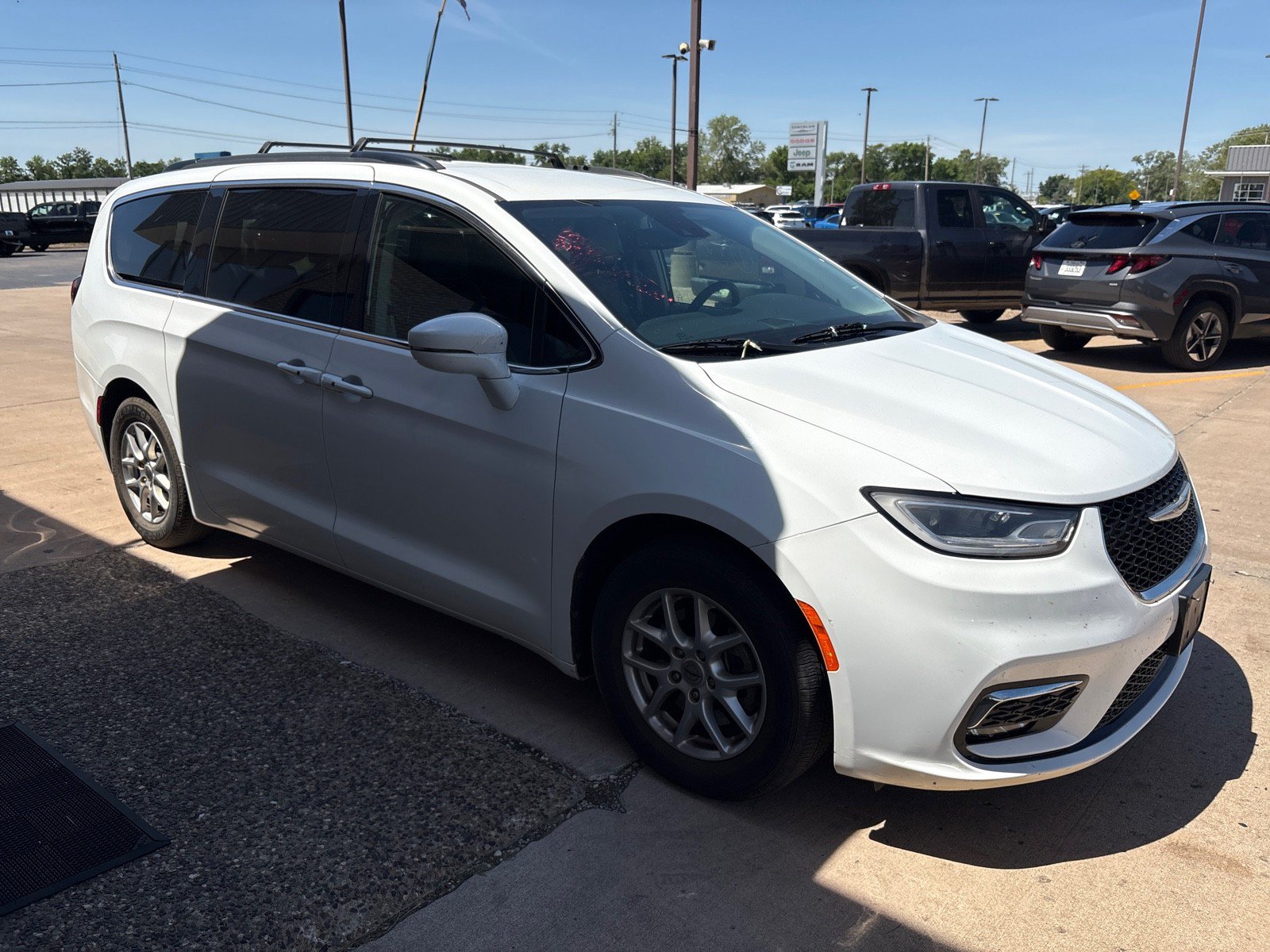 Used 2022 Chrysler Pacifica Touring-L FWD image 8