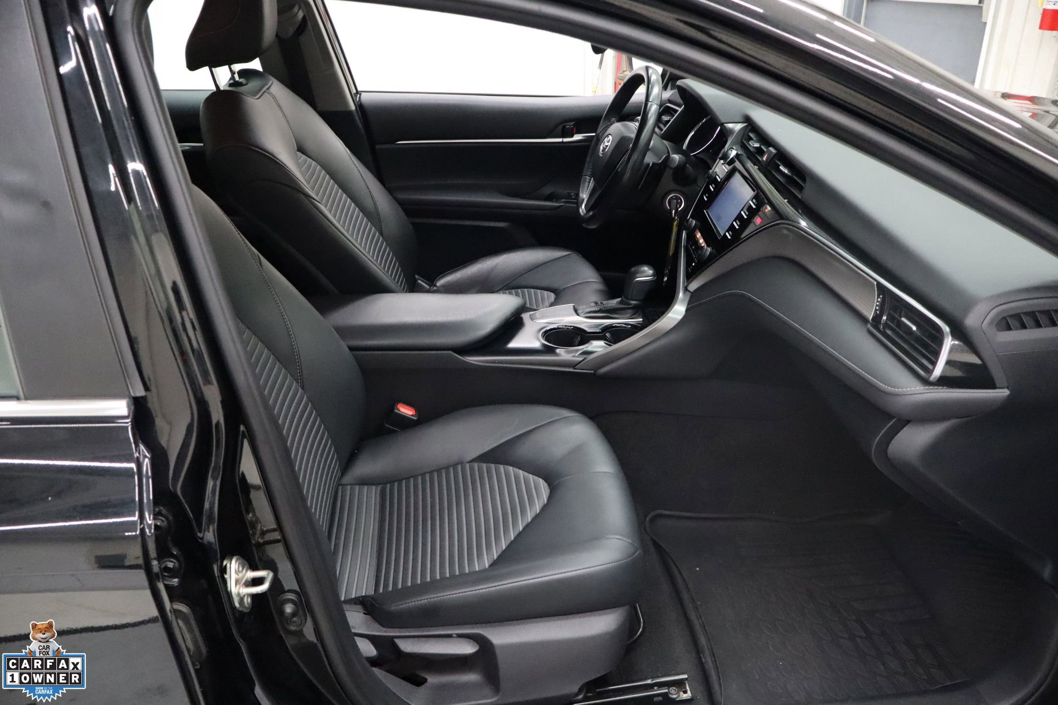 Used 2019 Toyota Camry SE image 28