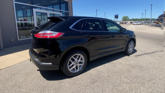 Certified 2024 Ford Edge SEL w/ Convenience Package AWD/4WD image 2