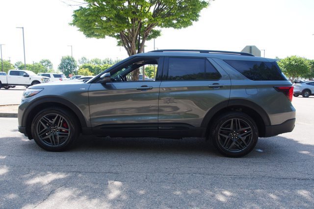 Certified 2025 Ford Explorer ST-Line w/ Premium Package AWD/4WD image 4
