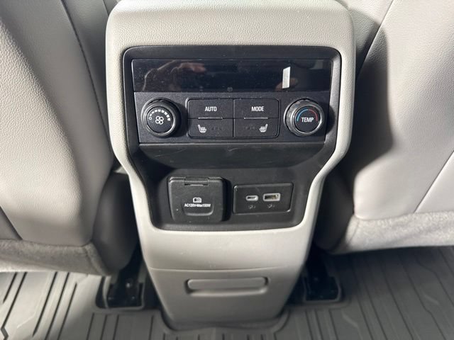 Used 2022 GMC Acadia SLT w/ Technology Package AWD/4WD image 13