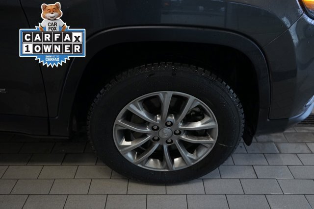 Used 2022 Jeep Cherokee Latitude Lux w/ Mopar Interior Package AWD/4WD image 16
