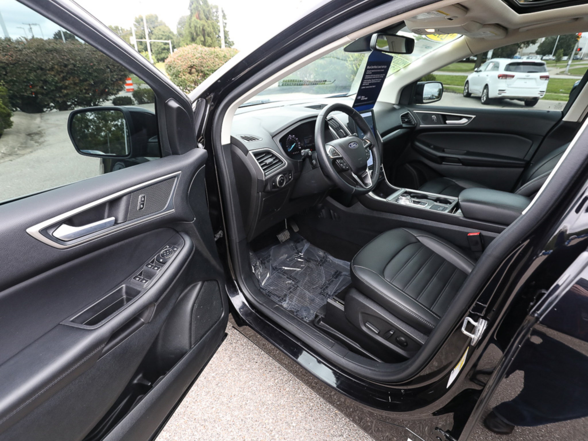 Certified 2024 Ford Edge SEL w/ Convenience Package AWD/4WD image 11