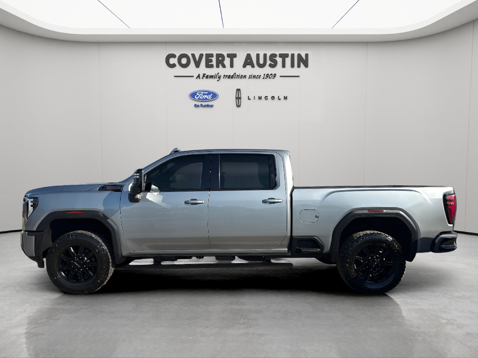 Used 2024 GMC Sierra 2500 AT4 w/ AT4 Premium Plus Package AWD/4WD image 2