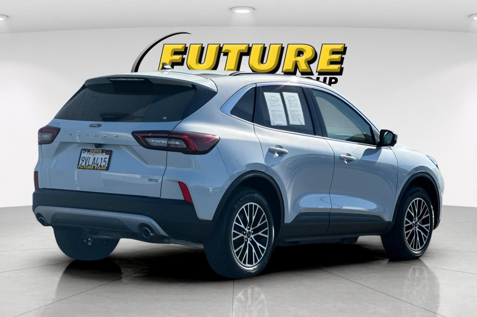 Certified 2025 Ford Escape SE w/ PHEV Premium Package FWD image 3