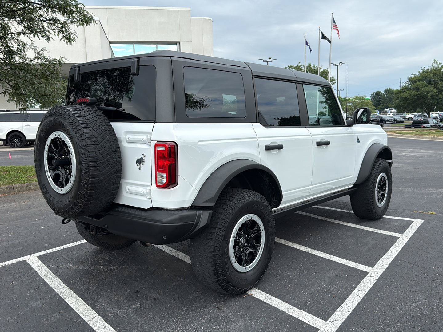 Certified 2023 Ford Bronco Black Diamond w/ Sasquatch Package AWD/4WD image 15