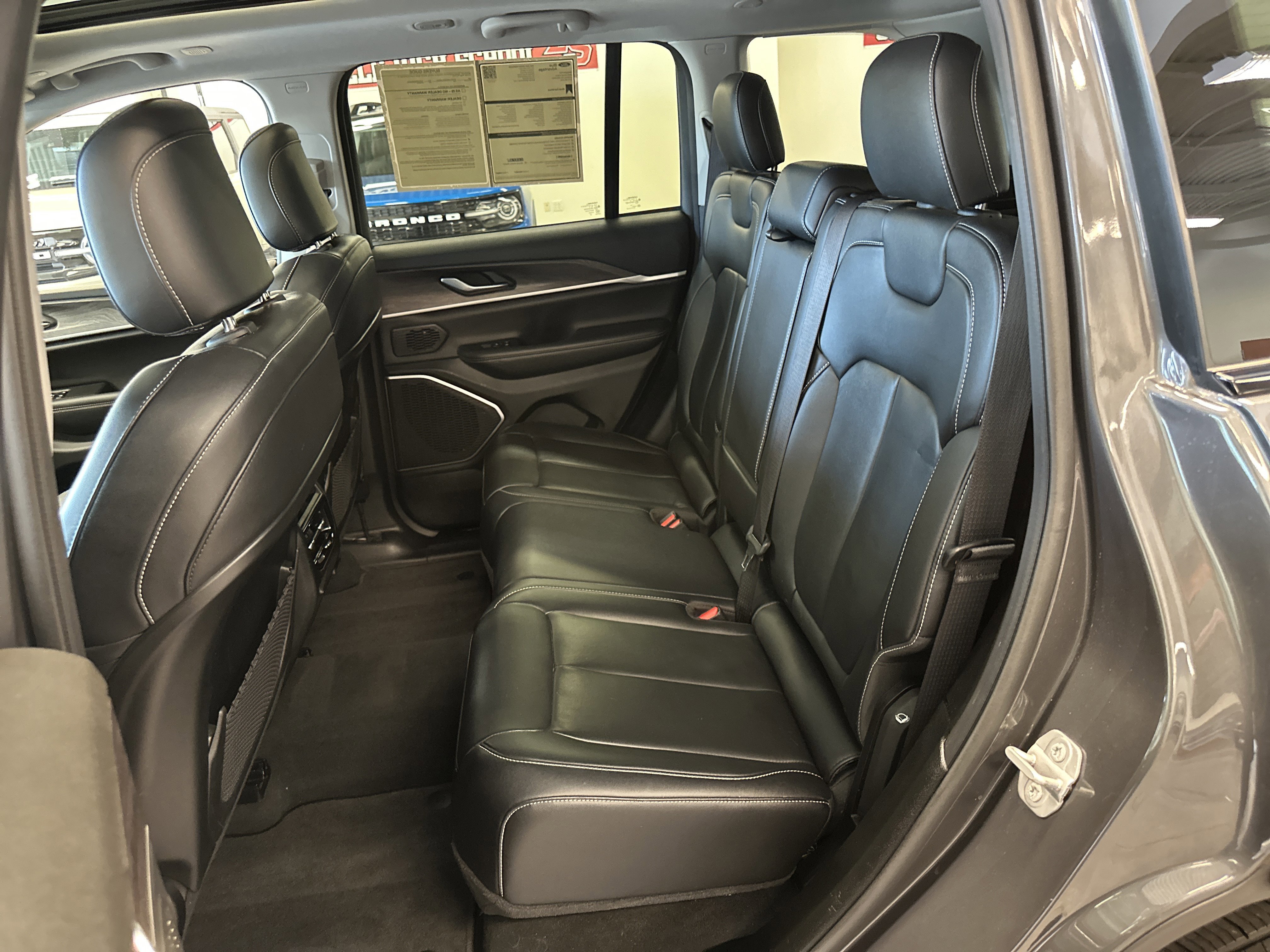 Used 2022 Jeep Grand Cherokee Limited w/ Trailer Tow Prep Group (B) image 15