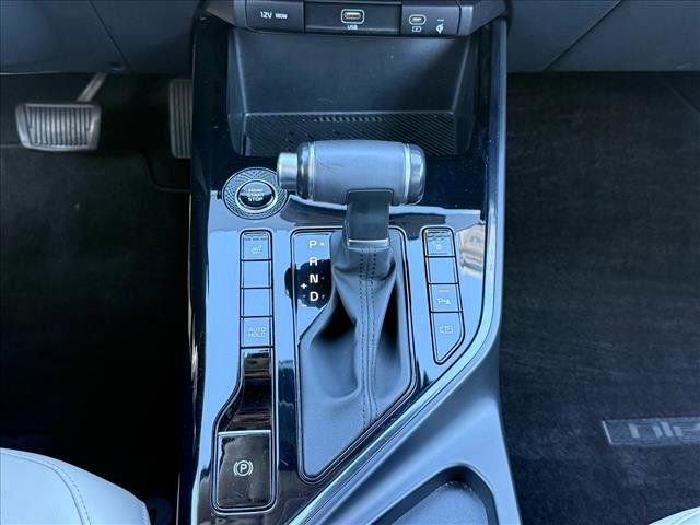 Used 2023 Kia Niro EX image 22