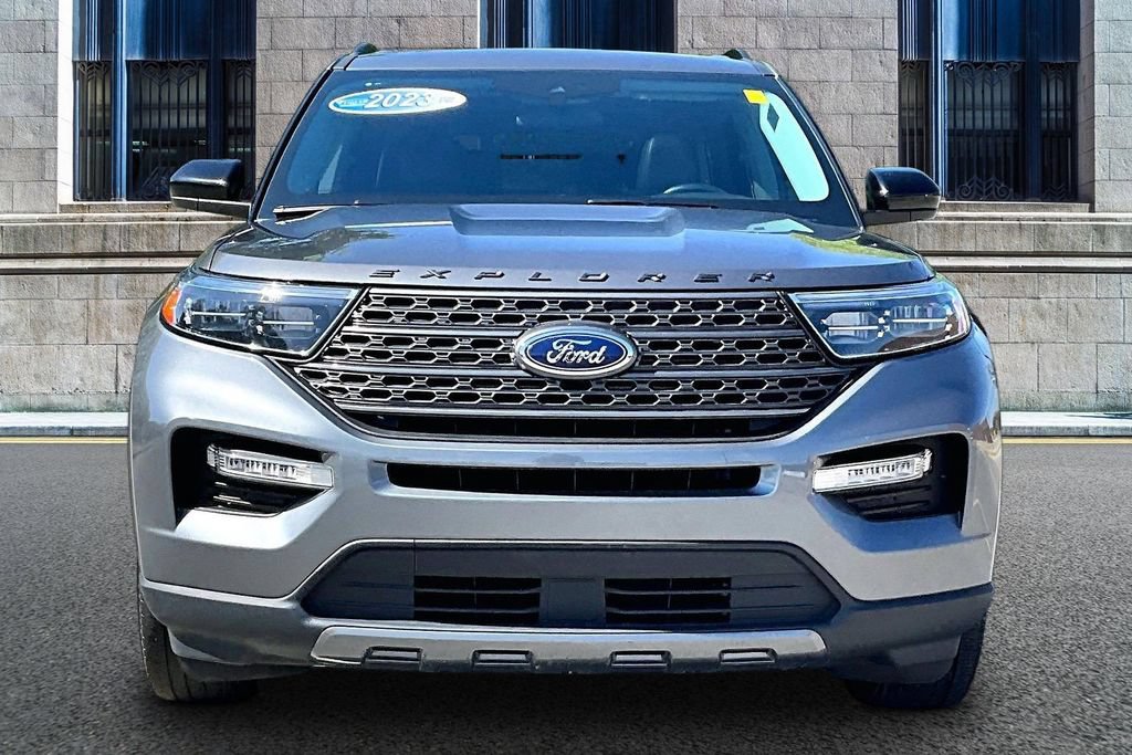 Certified 2023 Ford Explorer XLT w/ Equipment Group 202A AWD/4WD image 3