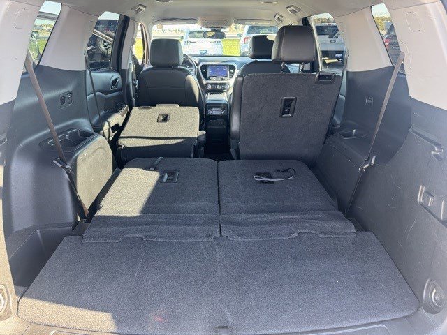 Used 2023 GMC Acadia SLT image 30