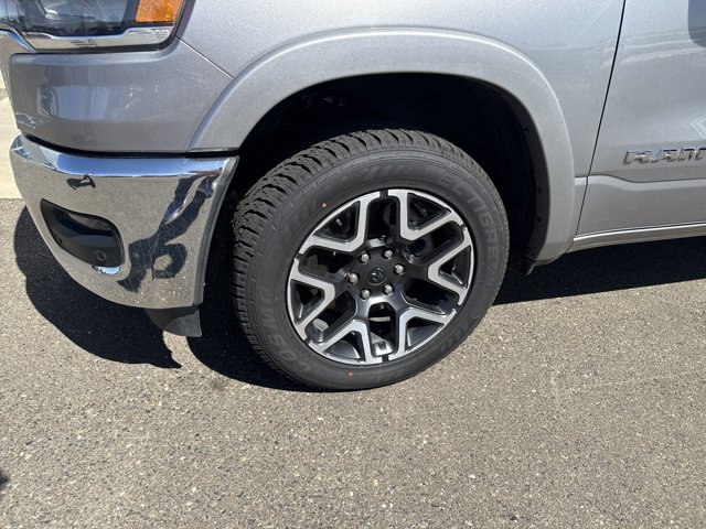 Used 2025 RAM 1500 Laramie AWD/4WD image 9