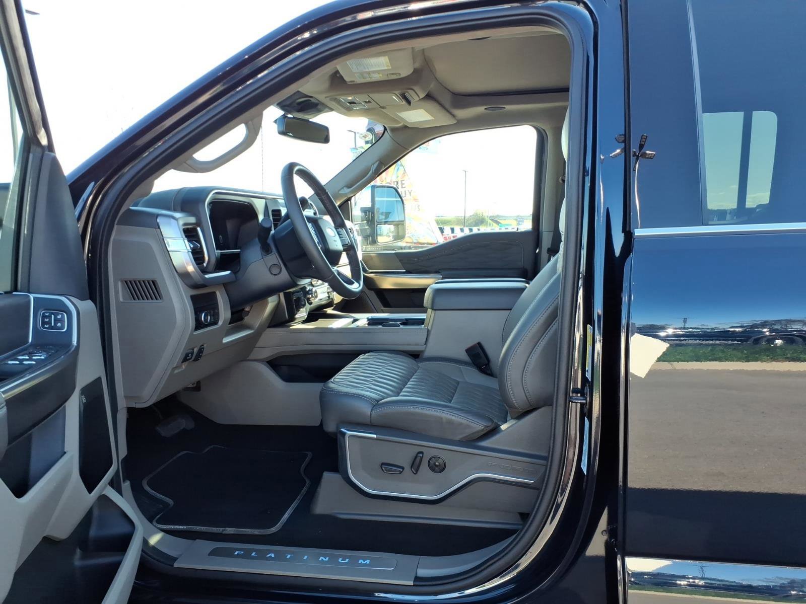Certified 2025 Ford F350 Platinum w/ Platinum Plus Package image 11