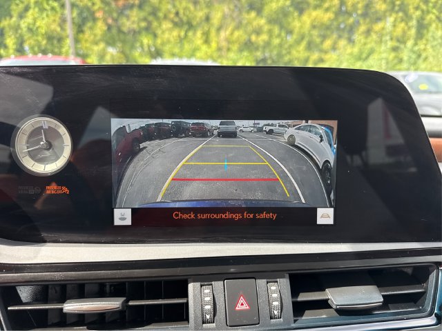 Used 2025 Lexus ES 300h w/ Premium Package FWD image 27