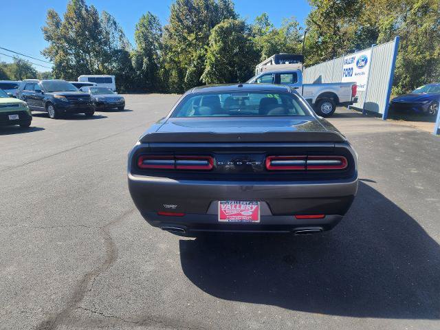 Used 2020 Dodge Challenger SXT RWD image 4