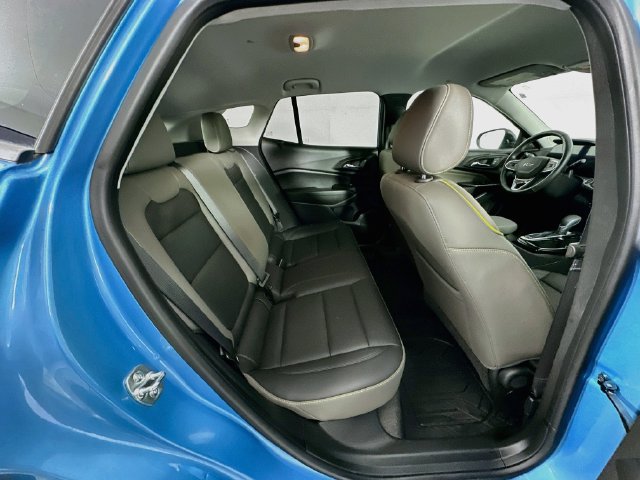 Used 2025 Chevrolet Trax ACTIV w/ Driver Confidence Package FWD image 32