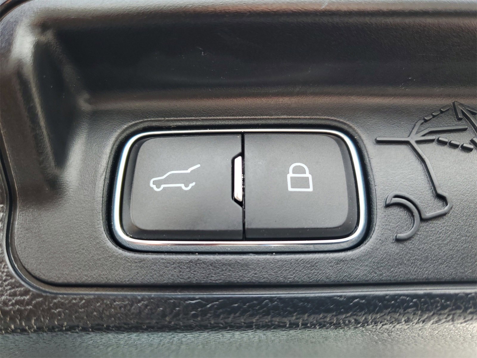 Certified 2023 Ford Explorer XLT image 9