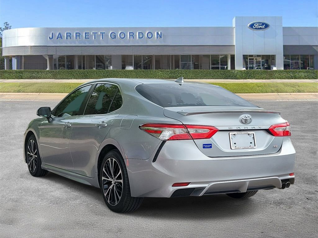 Used 2020 Toyota Camry SE FWD image 3