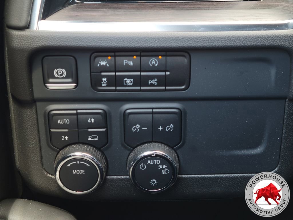 Used 2025 Chevrolet Suburban LS image 29