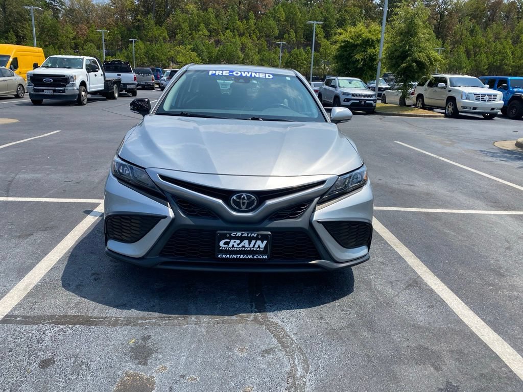Used 2022 Toyota Camry SE FWD image 2