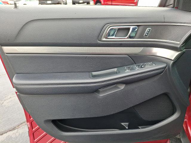 Certified 2018 Ford Explorer XLT w/ Equipment Group 202A image 12