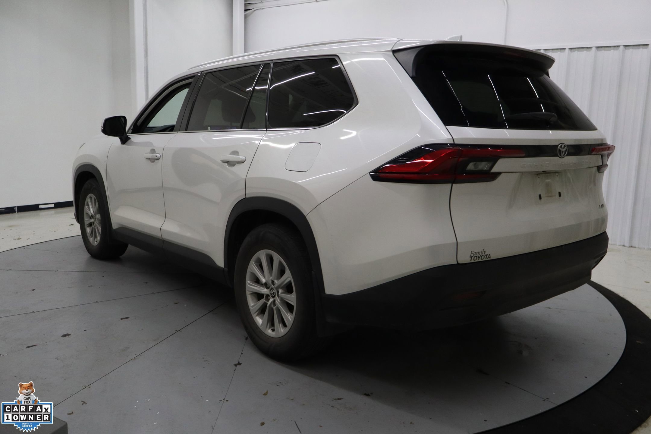 Used 2024 Toyota Grand Highlander XLE image 8