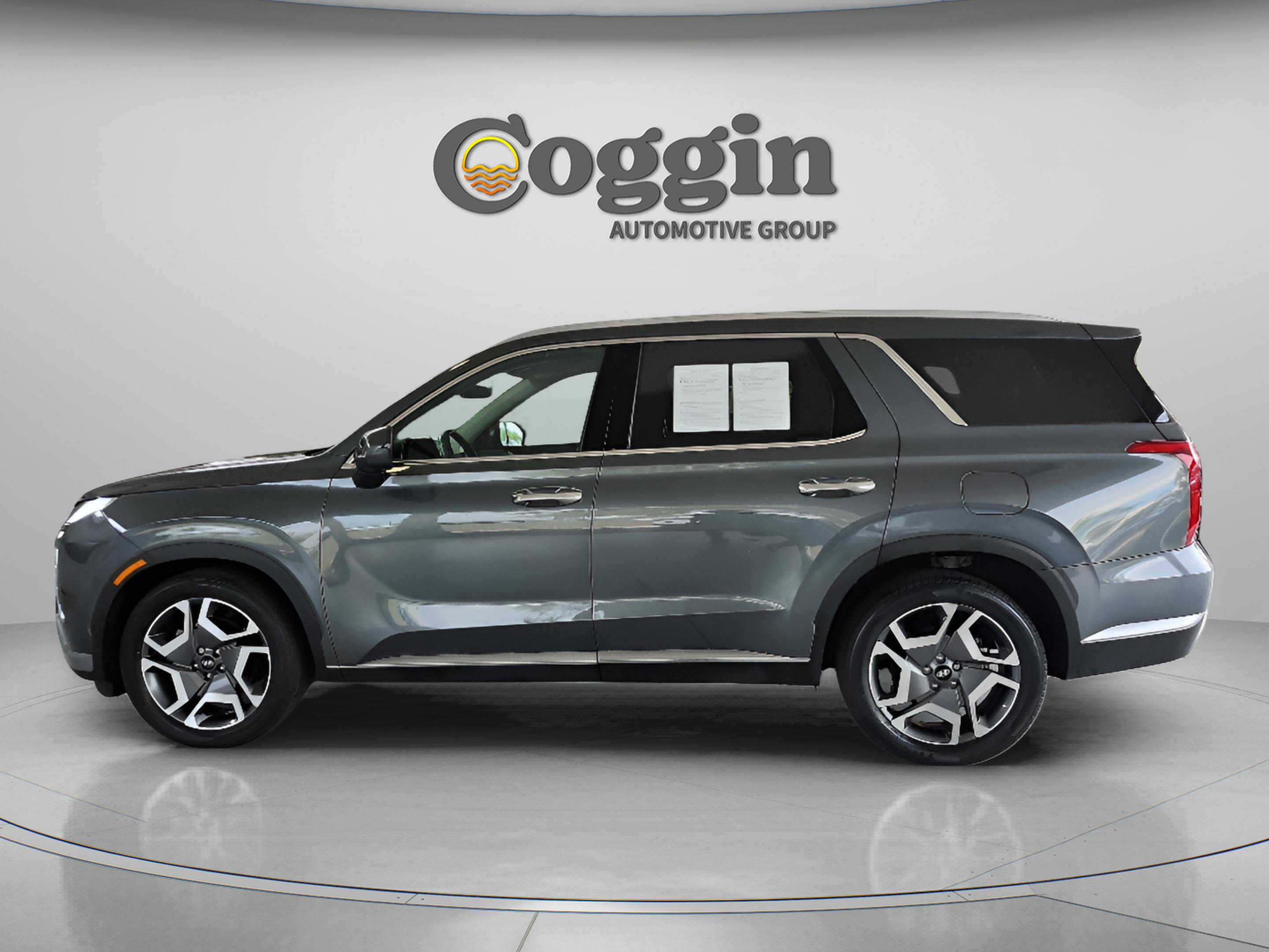 Used 2024 Hyundai Palisade SEL w/ Premium Package image 2