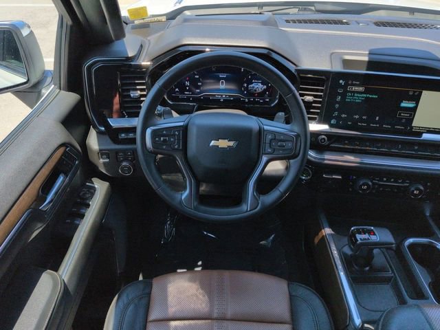 Used 2024 Chevrolet Silverado 1500 High Country w/ Technology Package AWD/4WD image 16