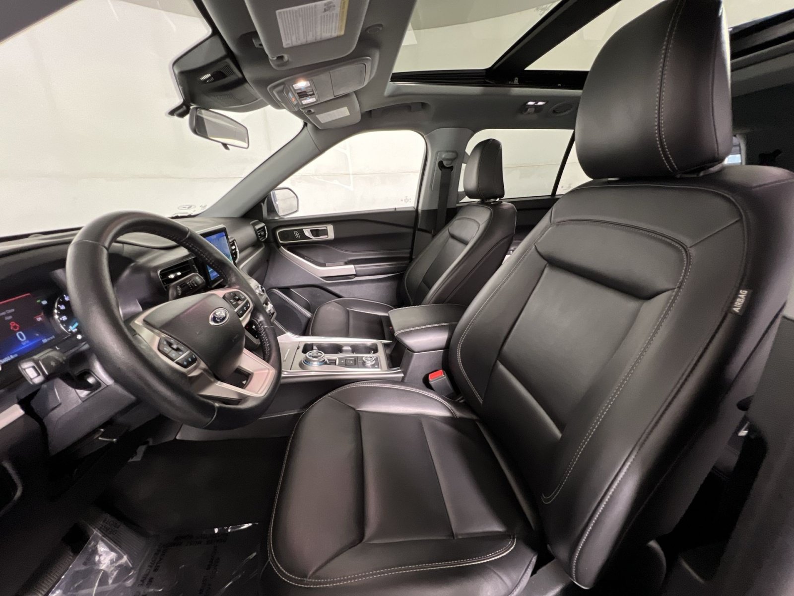 Certified 2022 Ford Explorer XLT w/ Equipment Group 202A AWD/4WD image 13