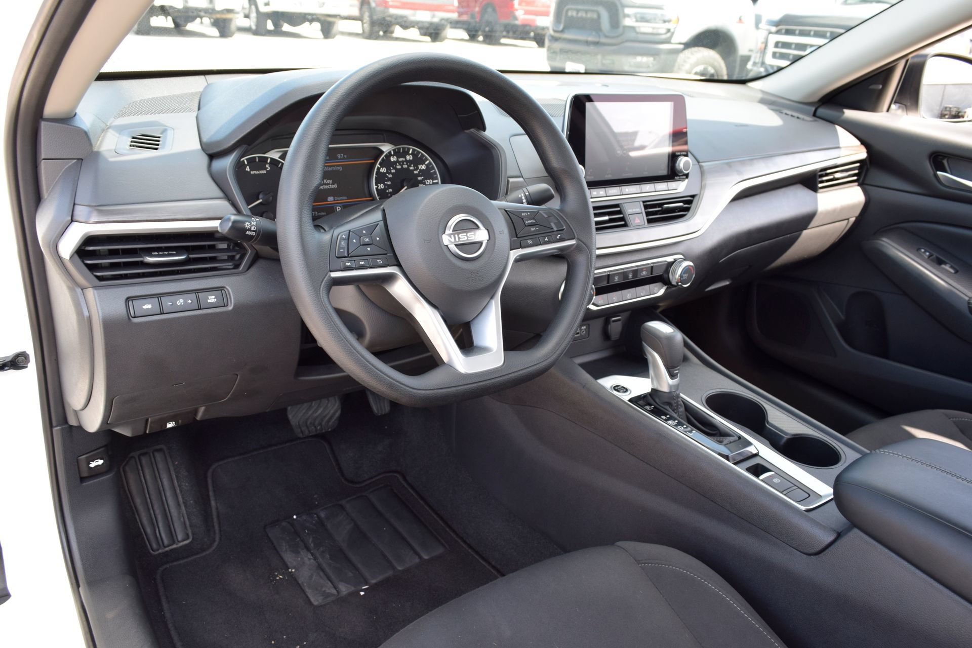 Used 2025 Nissan Altima 2.5 SV AWD/4WD image 14