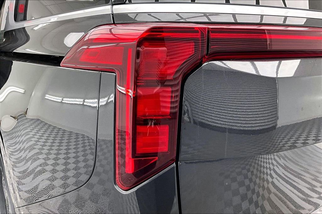 Used 2025 Kia Carnival LXS image 31