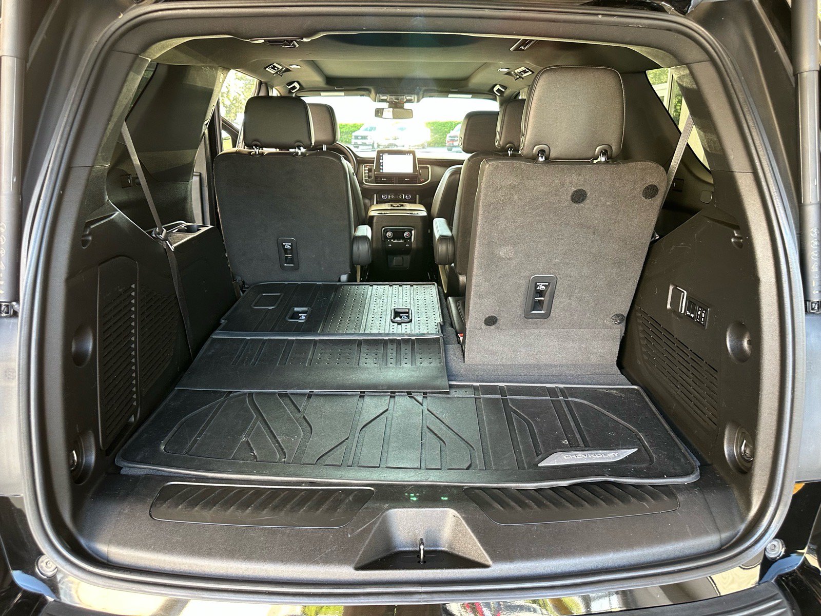 Used 2022 Chevrolet Tahoe LT w/ Luxury Package RWD image 26