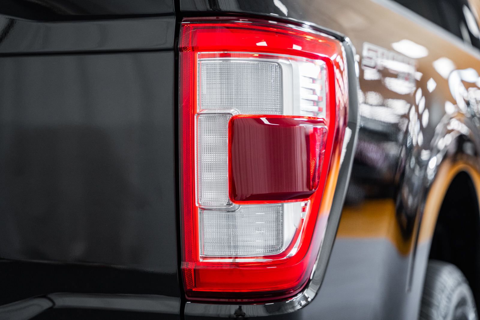 Certified 2022 Ford F150 Lariat w/ Equipment Group 502A High image 22