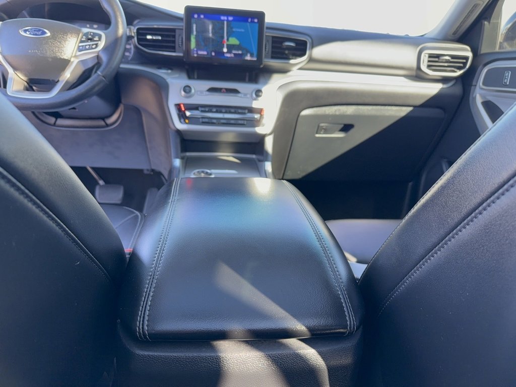 Certified 2022 Ford Explorer XLT w/ Equipment Group 202A image 32