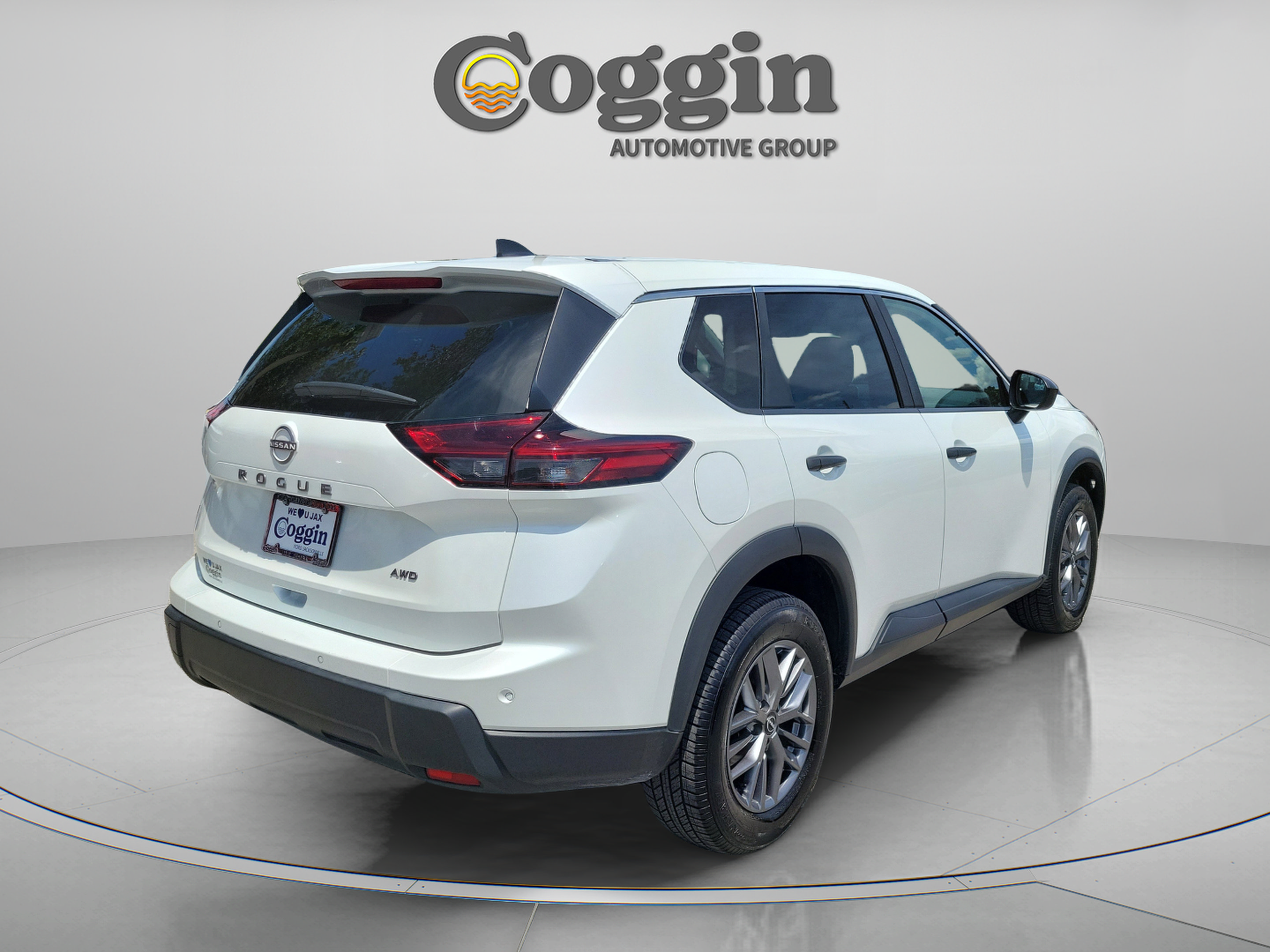 Used 2024 Nissan Rogue S AWD/4WD image 3