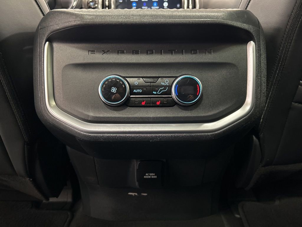Certified 2025 Ford Expedition Platinum image 32