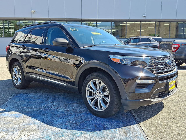 Certified 2023 Ford Explorer XLT w/ Equipment Group 202A AWD/4WD image 2