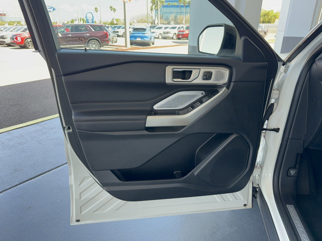 Certified 2023 Ford Explorer Limited w/ Limited Technology Package image 8