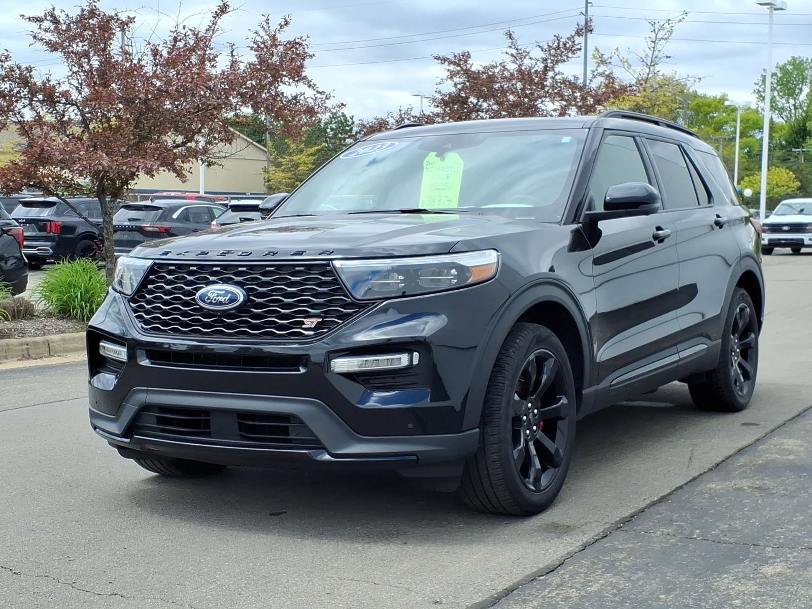 Certified 2023 Ford Explorer ST w/ Technology Package AWD/4WD image 3