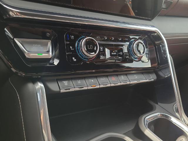 Used 2025 GMC Sierra 2500 Denali Ultimate AWD/4WD image 27