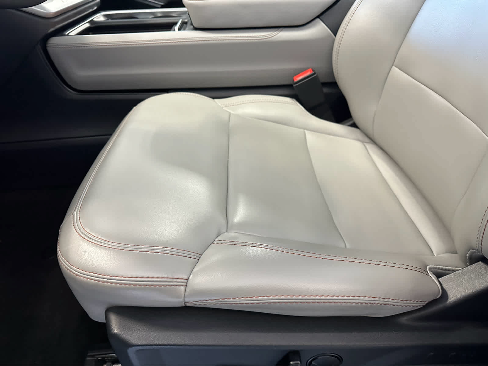 Certified 2025 Ford Expedition Active AWD/4WD image 22