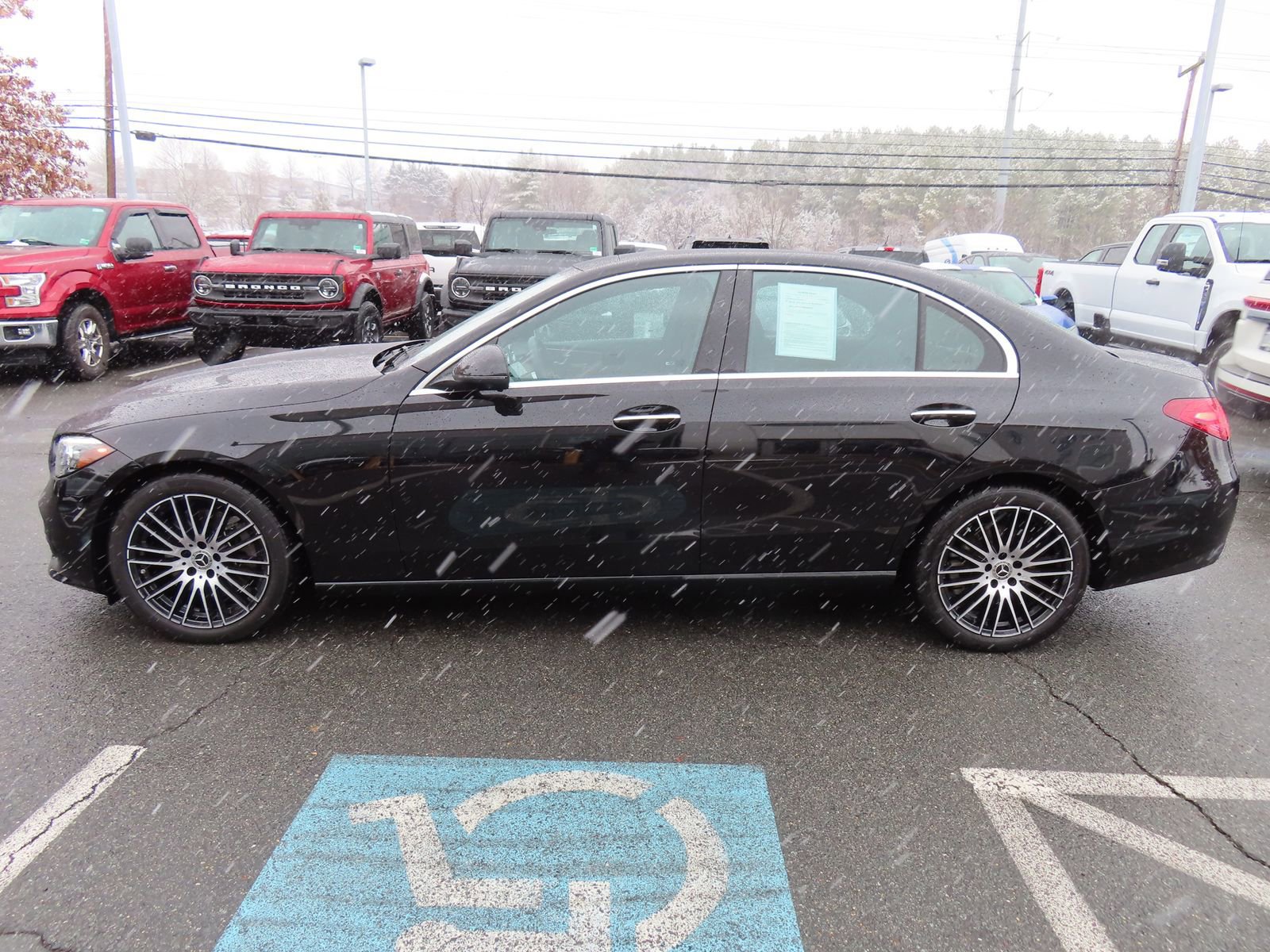 Used 2025 Mercedes-Benz C 300 4MATIC Sedan image 3