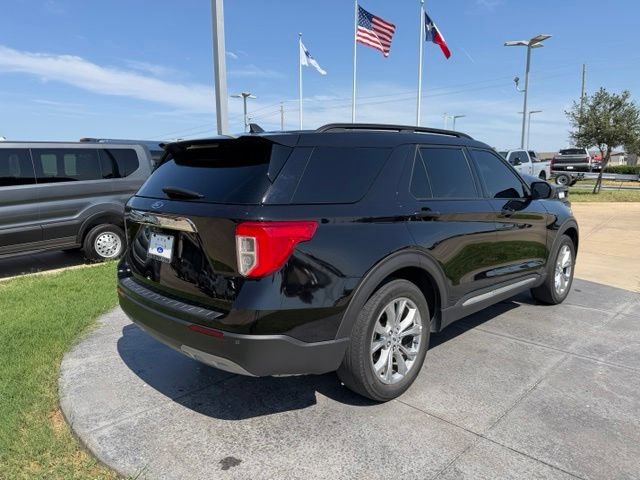 Certified 2023 Ford Explorer XLT w/ Equipment Group 202A RWD image 6