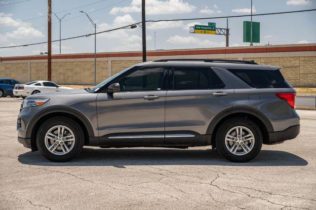 Certified 2023 Ford Explorer XLT RWD image 5