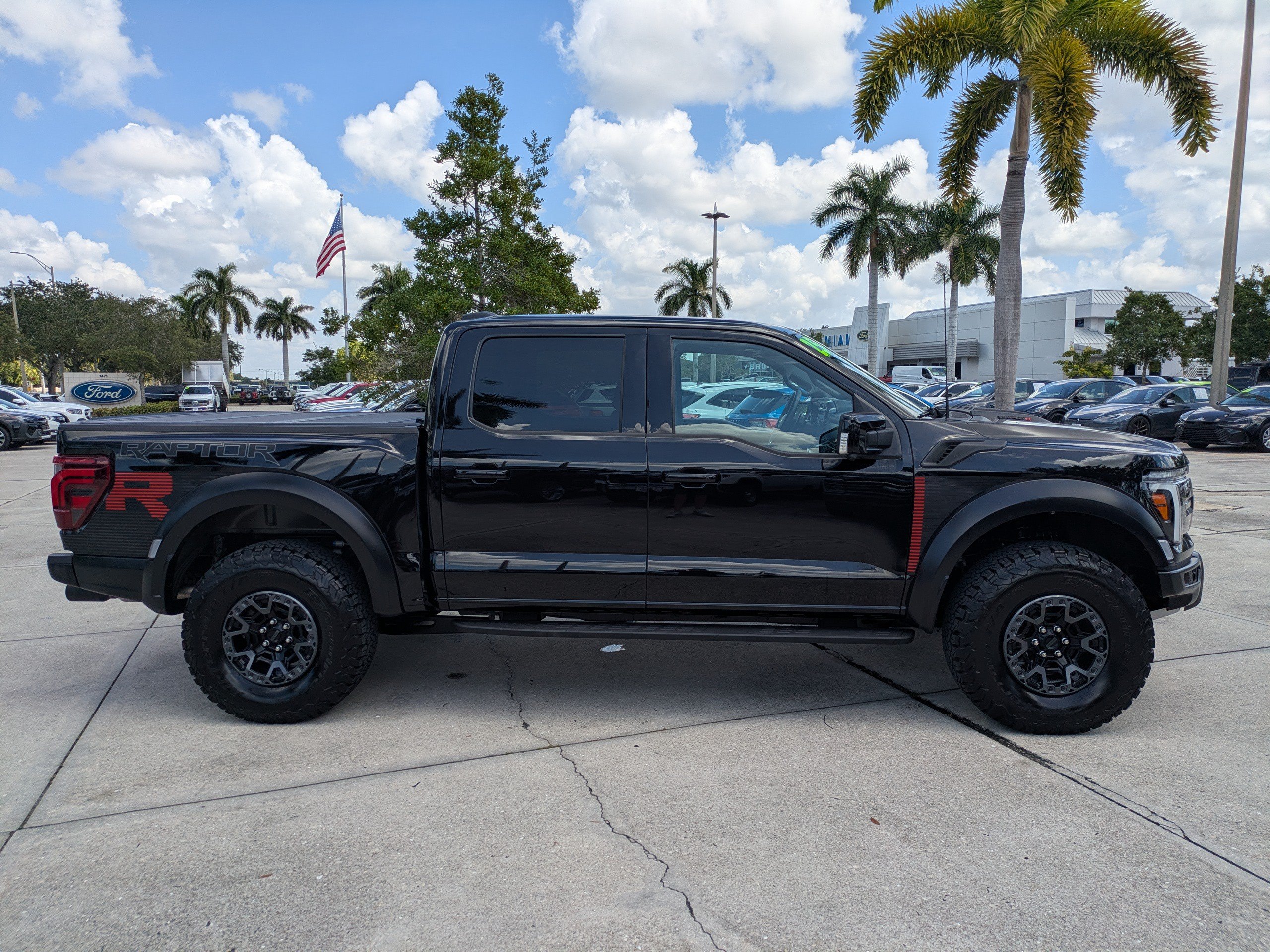 Certified 2025 Ford F150 Raptor w/ Equipment Group 803A Raptor R AWD/4WD image 3