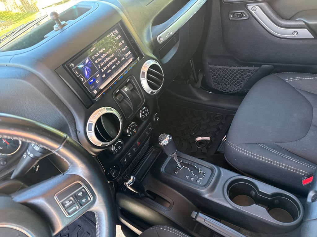 Used 2017 Jeep Wrangler Sahara w/ Dual Top Group AWD/4WD image 16