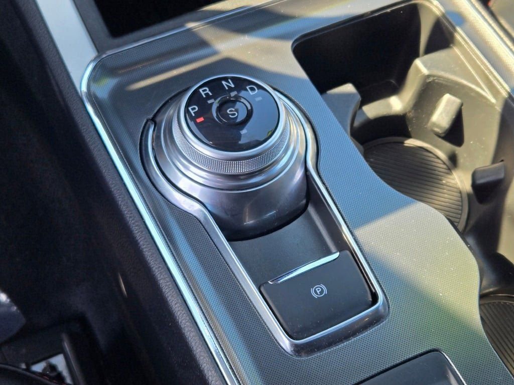 Certified 2024 Ford Edge ST-Line w/ Class II Trailer Tow Package image 30