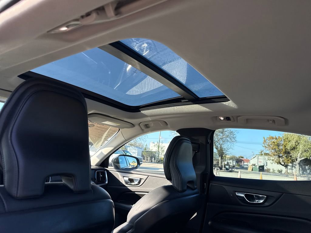 Used 2020 Volvo S60 T6 Momentum image 10